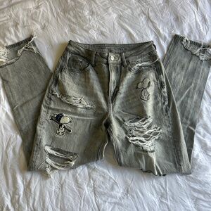 Limited Edition American Eagle Peanuts Mom Jeans